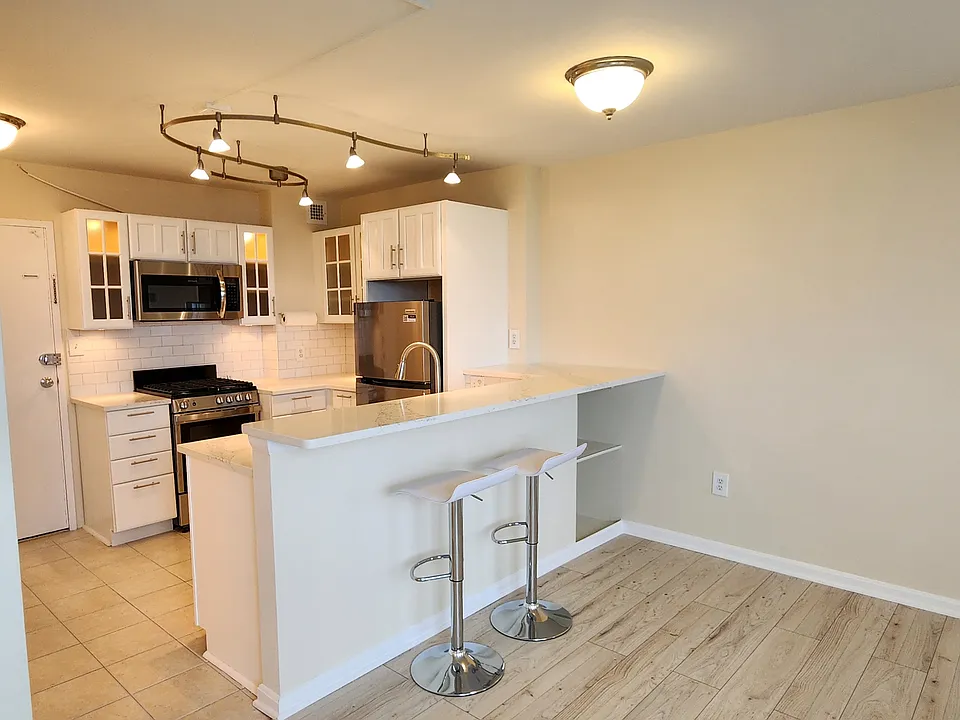 2800 Wisconsin Ave NW #711