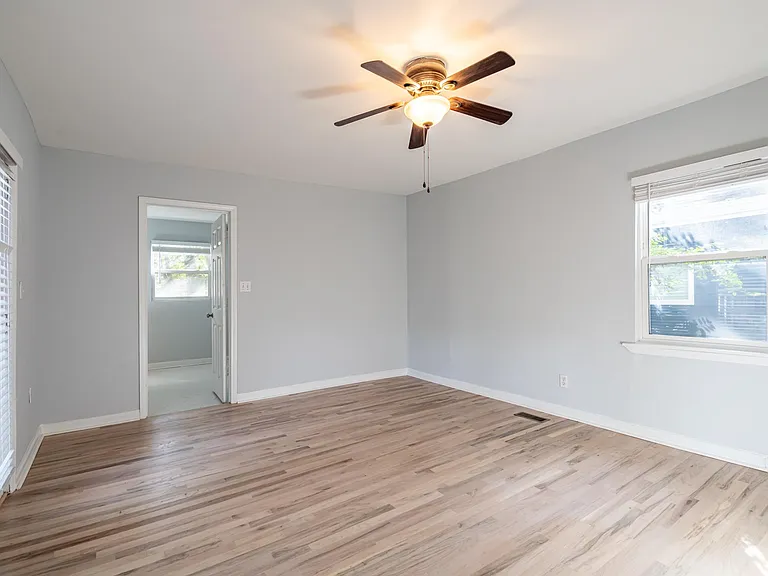211 Sisson Ave NE — Photo 9