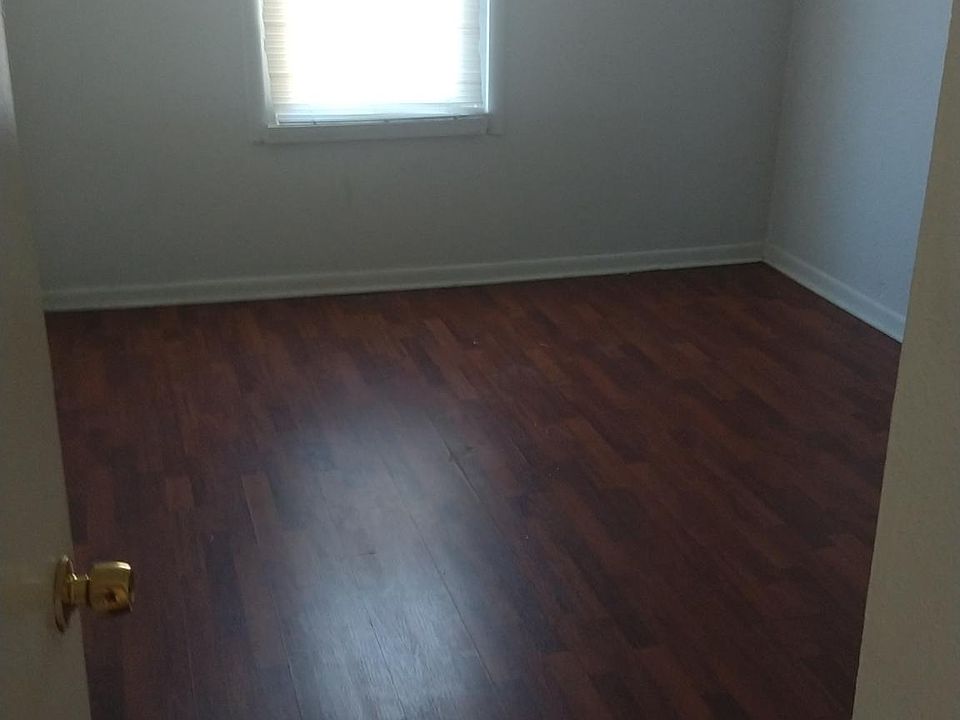 1st image of 1001 Crescent Lake Dr APT 1