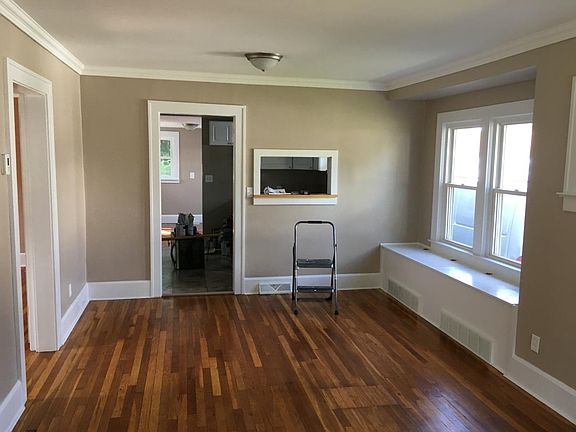 2nd image of 2624 Sussex St SE