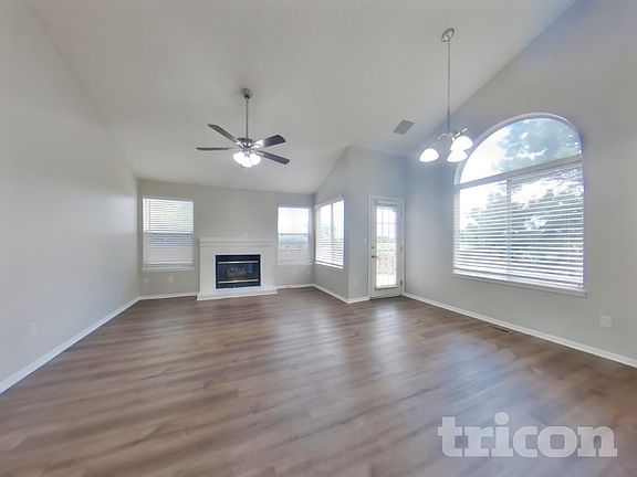 3rd image of 995 Cobblestone Dr