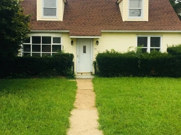 38 Pine St, Willingboro, NJ 08046