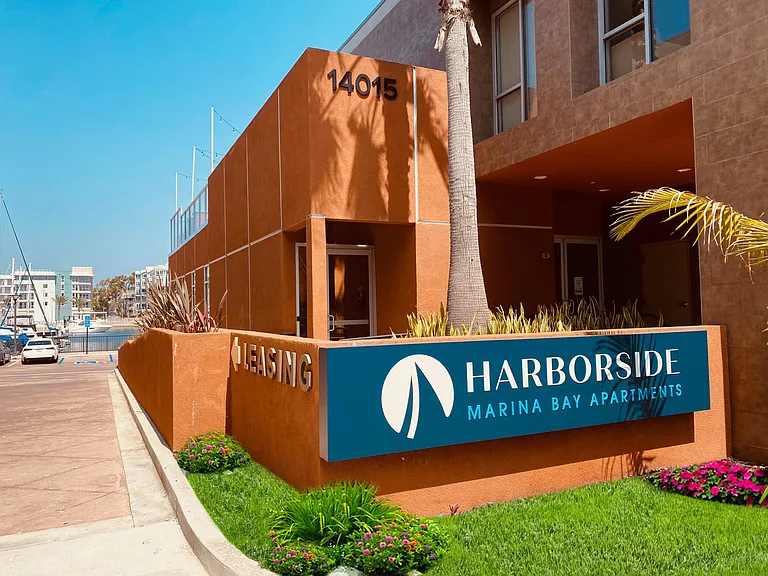 Harborside Marina Bay — Photo 30