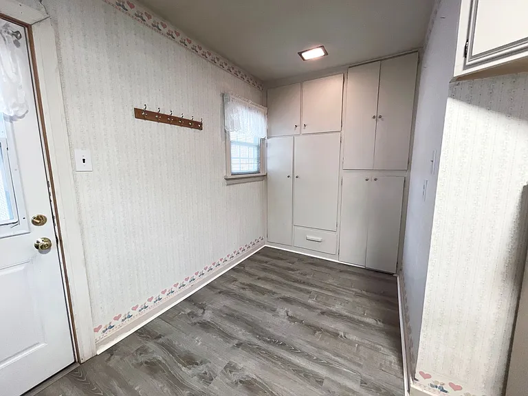 715 W Olive St — Photo 7