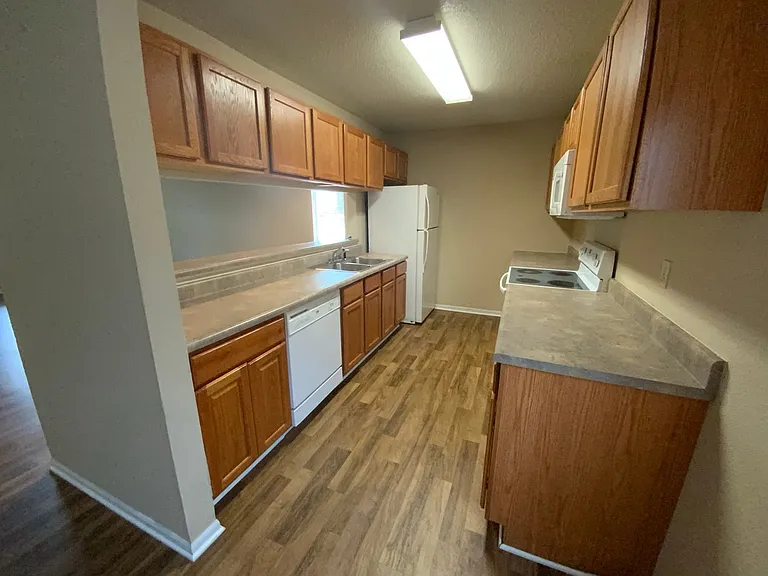 1605 Steamboat Ln — Photo 24