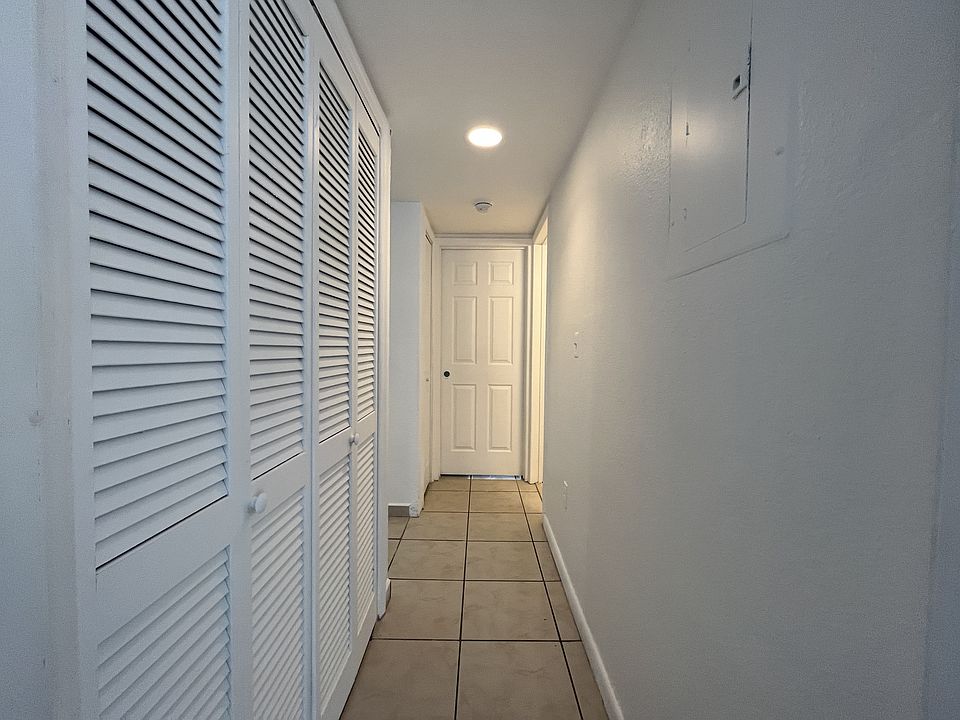 1st image of 980 NE 170th St #104-1