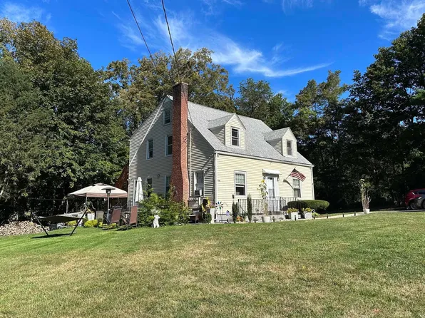 241 Fairwood Rd APT A, Bethany, CT 06524