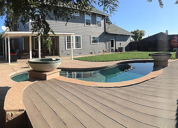 3rd image of 433 Valdapena Ct
