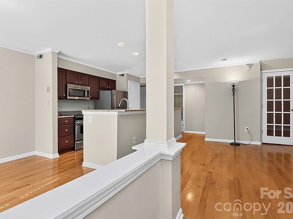 4th image of 413 W 8th St APT B