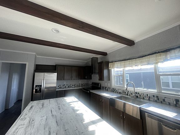 4th image of 3300 Killingsworth Ln #957