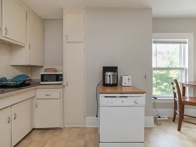 14 Audubon St #UPSTAIRS — Photo 11