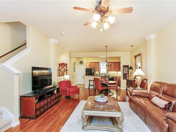 3rd image of 3819 Birkdale Dr