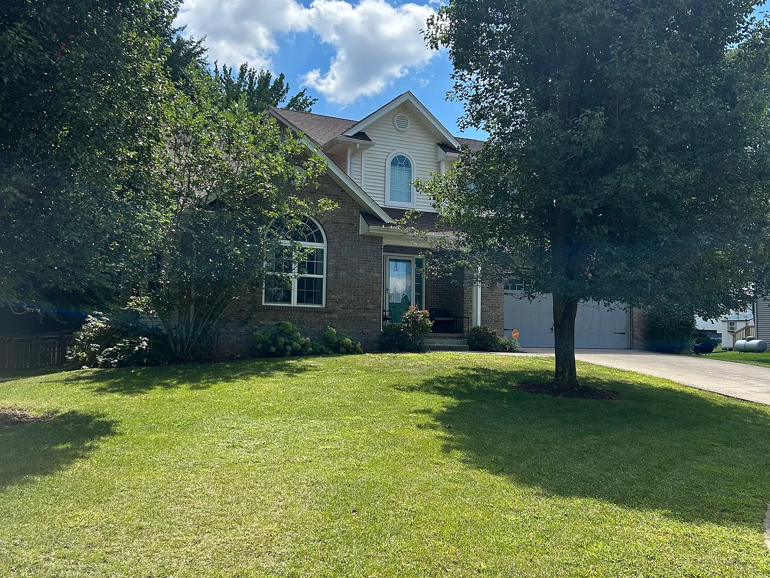 4 bed, 3418 sqft, $3,200 — Photo 2