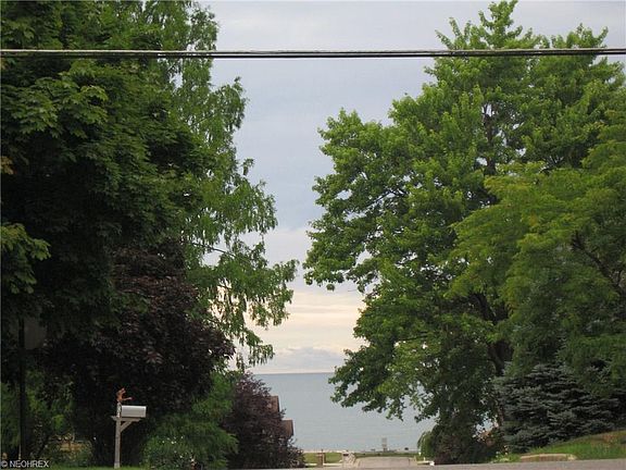 5th image of Lake Shore Blvd