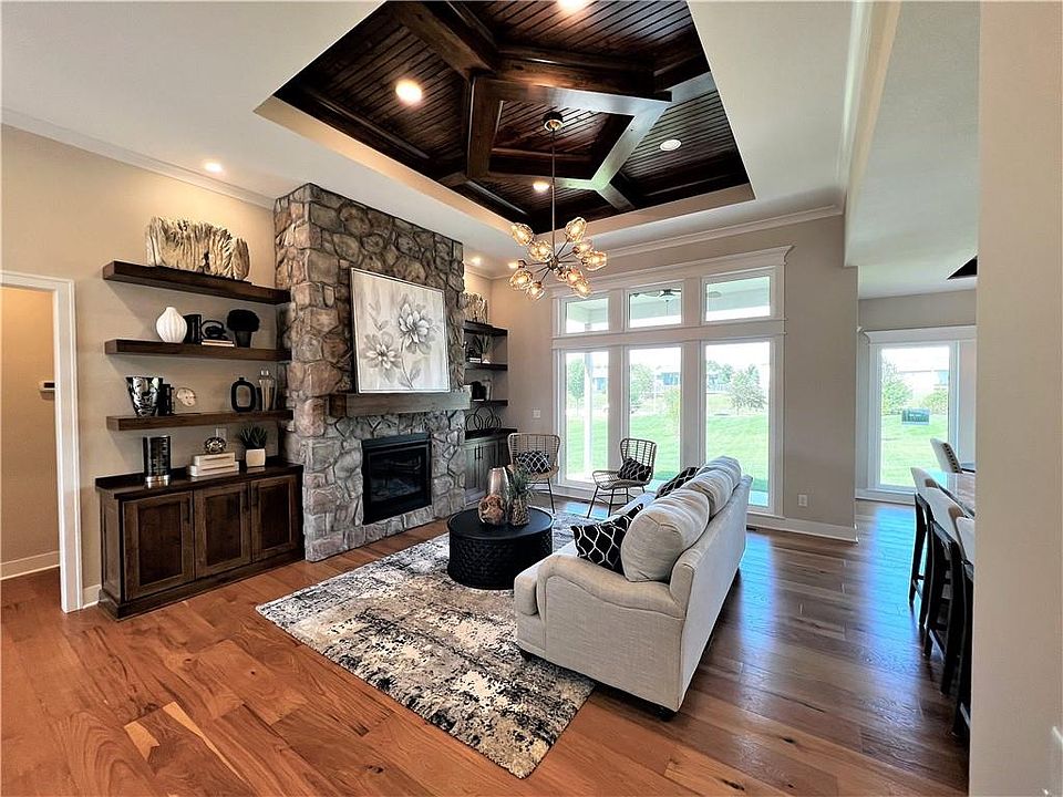 2nd image of 4065 NE Chapel Manor Dr