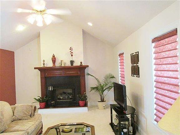 5th image of 118 Dark Wood Ct