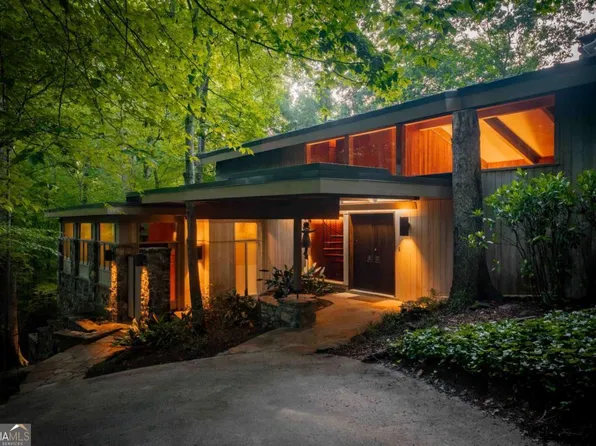 393 The Falls Ct, Atlanta, GA 30307