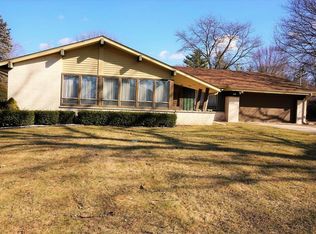 8262 N Cedarburg Rd, Brown Deer, WI 53209