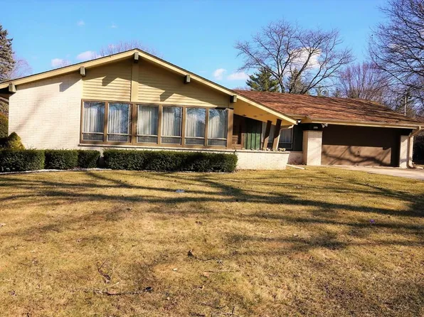 8262 N Cedarburg Rd, Brown Deer, WI 53209