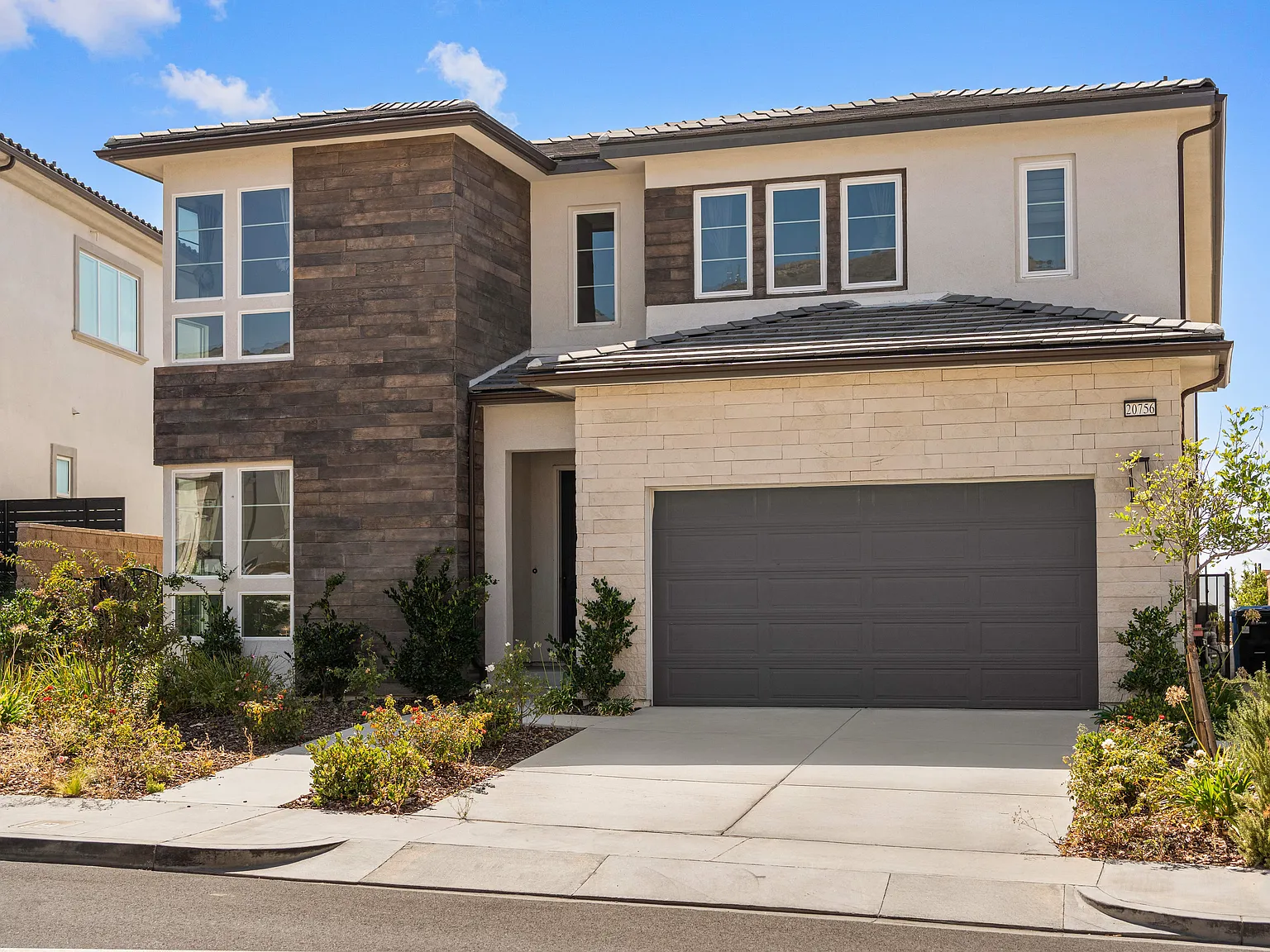 5 bed, 4.5 bath, 3880 sqft, $7,600 — Photo 3