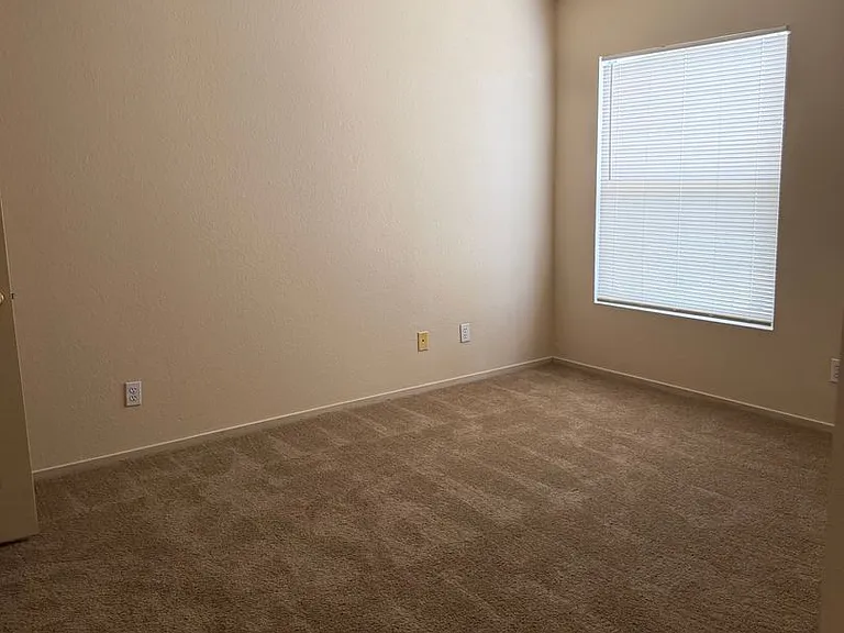 7621 Almeria Ave — Photo 14