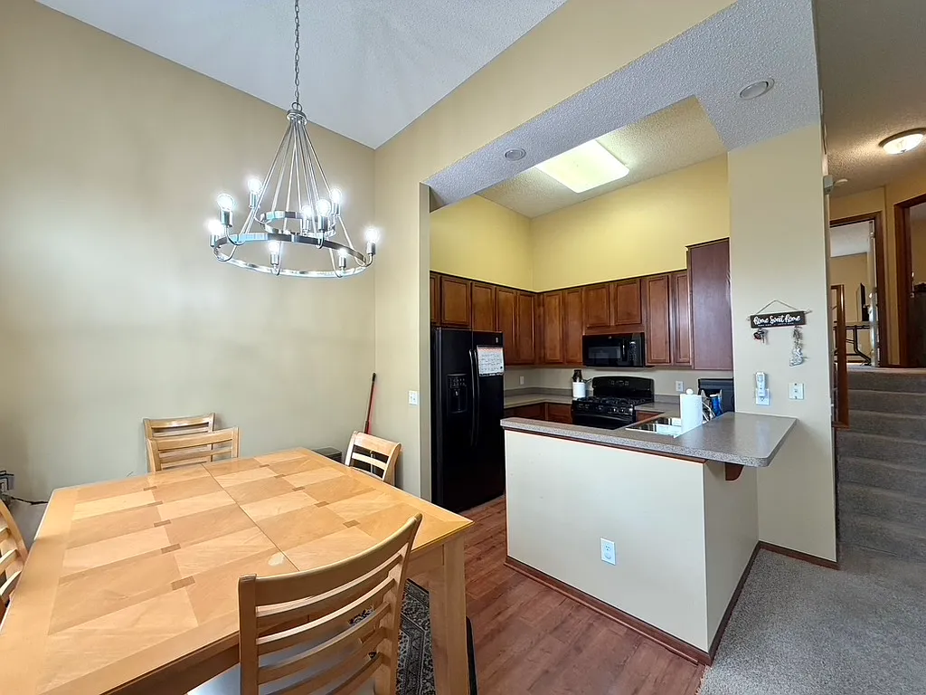 3 bed, $2,395 — Photo 3