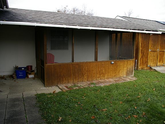 4th image of 324 Marshall St