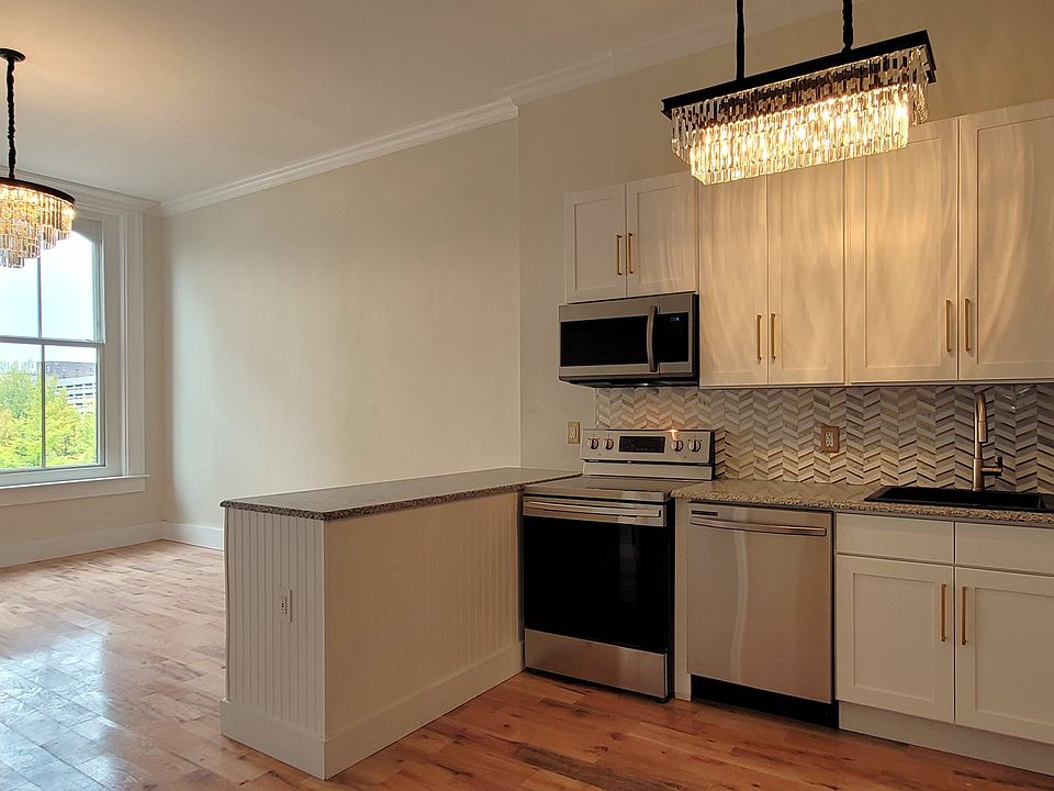Kitchen/ Living Room