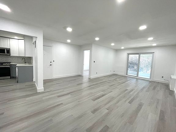 4th image of 24-27 43rd St #2G