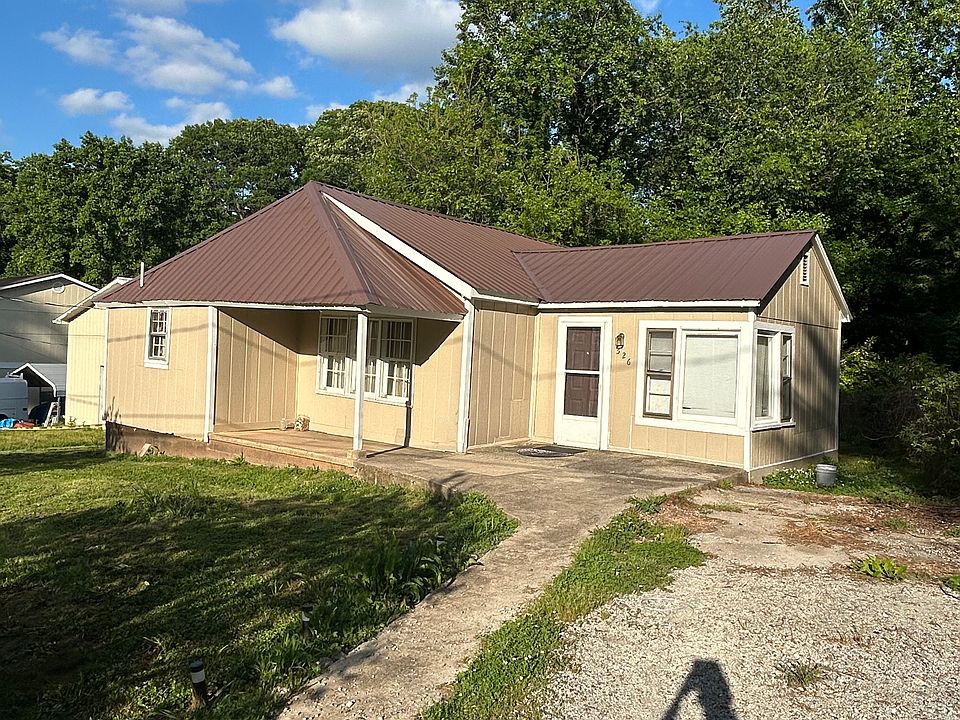 1st image of 526 Mills St