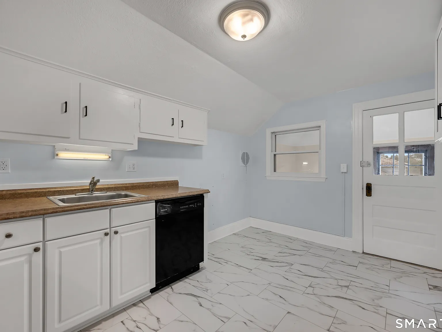 2 bed, 1.0 bath, 900 sqft, $1,650 — Photo 4