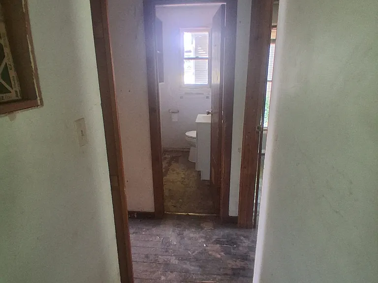 615 N Almond St — Photo 8