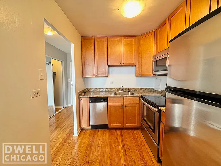 5610 N Sheridan Rd #5650-2F — Photo 5