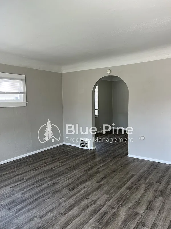 2 bed, 1.0 bath, 900 sqft, $1,075 — Photo 2