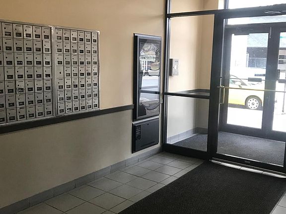 2nd image of 3941 1/2 N Pine Grove Ave #217