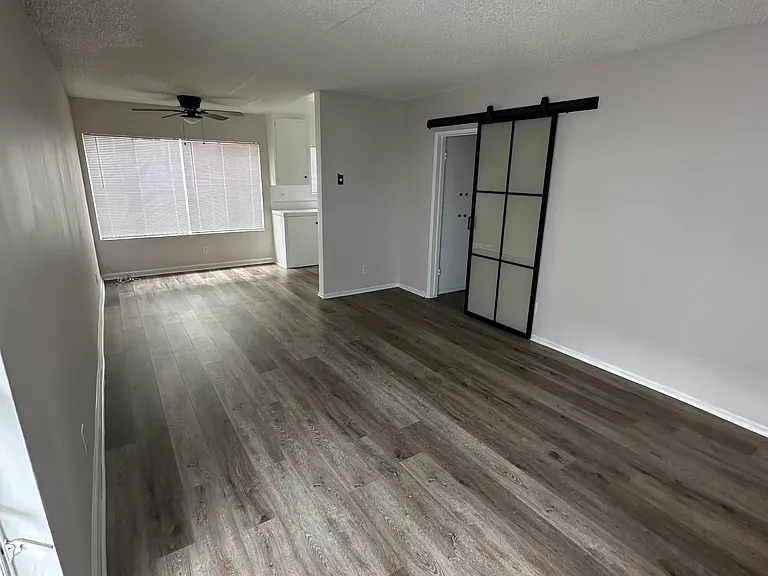 2520 Vanderbilt Ln #3 — Photo 1