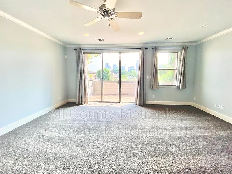 2 bed, 2.5 bath, 2265 sqft, $3,200 — Photo 4