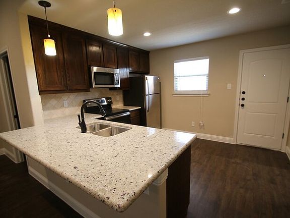5th image of 1301 White Sand Dr