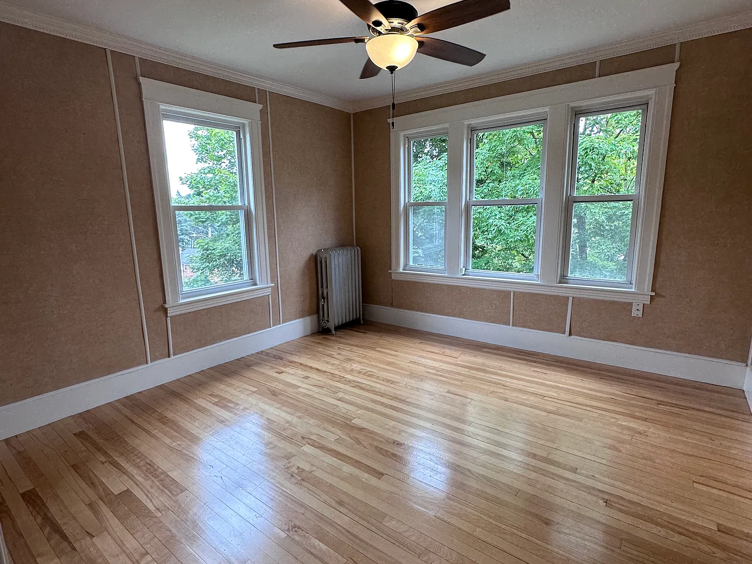 3 bed, 1028 sqft, $2,350 — Photo 2