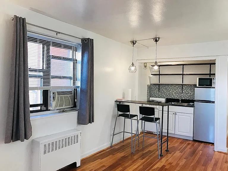 165 Vroom St #3L — Photo 4