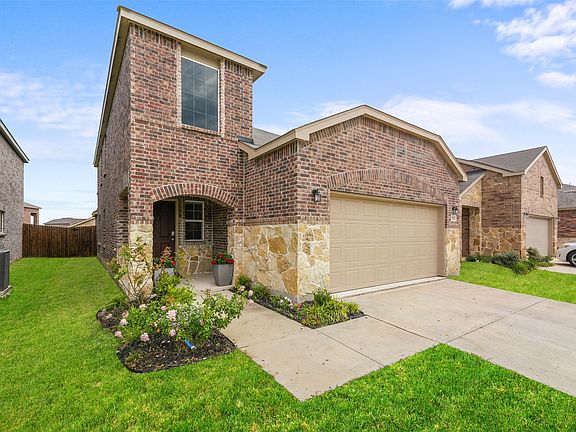 3rd image of 2065 Henrietta Dr