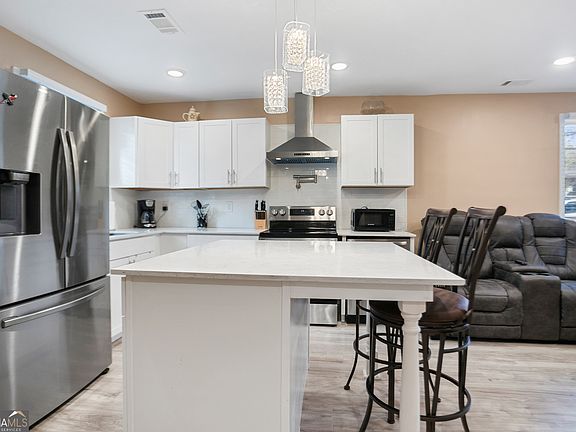 5th image of 142 Hutton Pl NW
