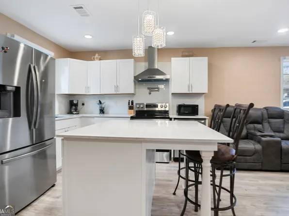 142 Hutton Pl NW, Atlanta, GA 30318
