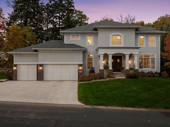 2050 Pinehurst Dr, Chanhassen, MN 55317
