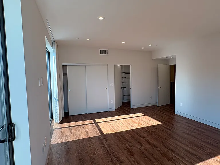 231 S Westlake Ave #301 — Photo 23