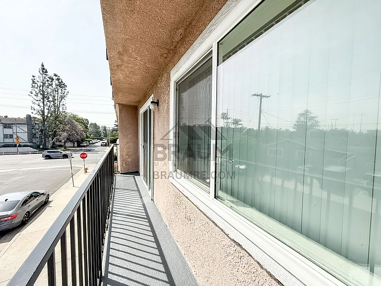 11839 BURBANK — Photo 5