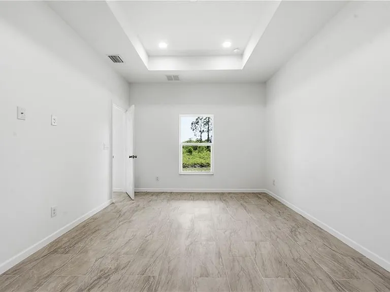 1018 Kent St E — Photo 12