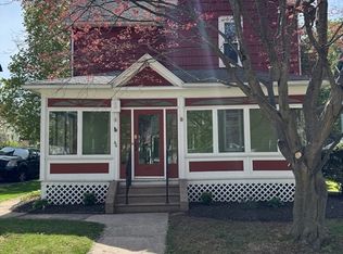 86 Sycamore St, Holyoke, MA 01040