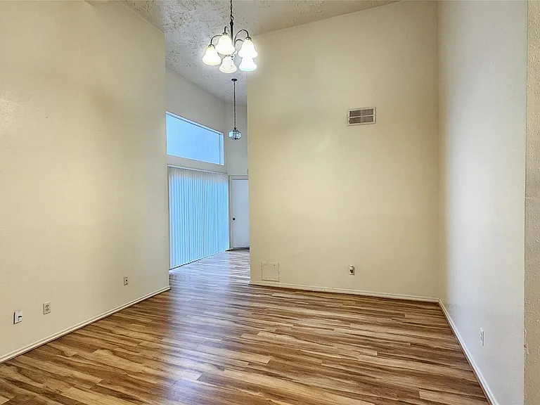 8731 Croteau Dr — Photo 6