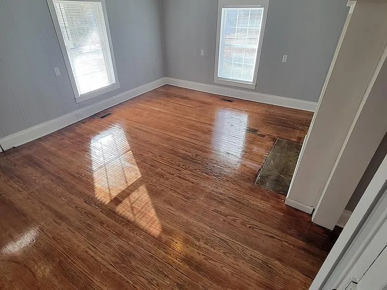 1013 Attica St — Photo 11